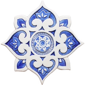 Mandala handgemaakt wanddecor gemaakt van keramiek, buitenmuurkunst diep reliëf, keramiek muurkunstontwerp, mandala #3 uitsnede blauw-wit