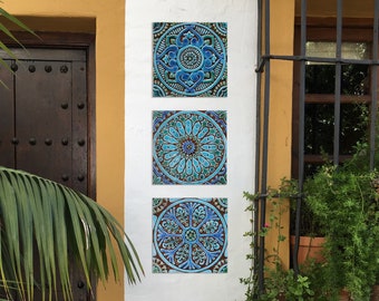 3 schöne Wandbehang Keramikfliesen für Gartendekor mit ethnischen Designs, Boho Wandkunst, rustikale Wohnkultur, Tile Art, Mix 20cm Türkis