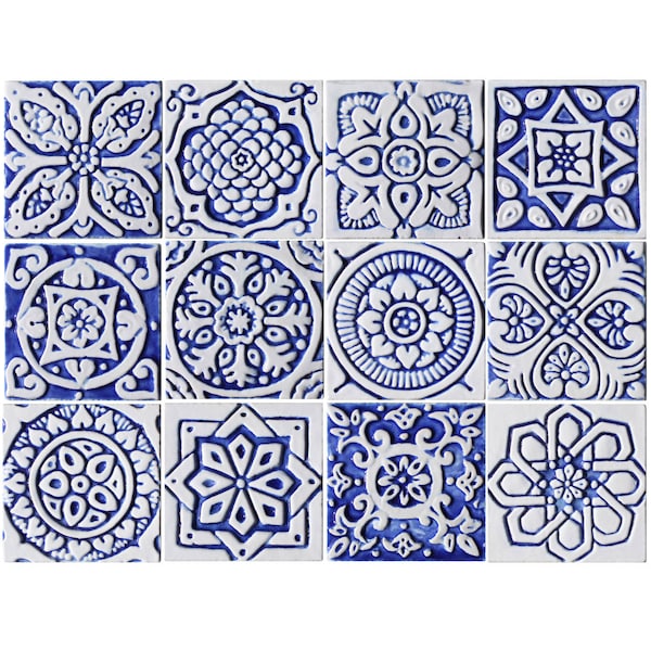 12 carreaux de céramique pour décoration de salle de bain, carreaux de dosseret de cuisine, carrelage espagnol, oeuvre d'art murale en céramique en relief, mélange de motifs 10 cm bleu et blanc