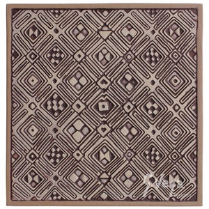 Può includere: Una piastrella quadrata in ceramica con un motivo geometrico in rilievo in tonalità marrone e bianco. Il motivo è composto da quadrati e rombi che si ripetono.