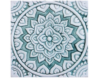 Handbemalte Mandala-Keramikfliese: Aqua-Wandbild, 20 cm lang