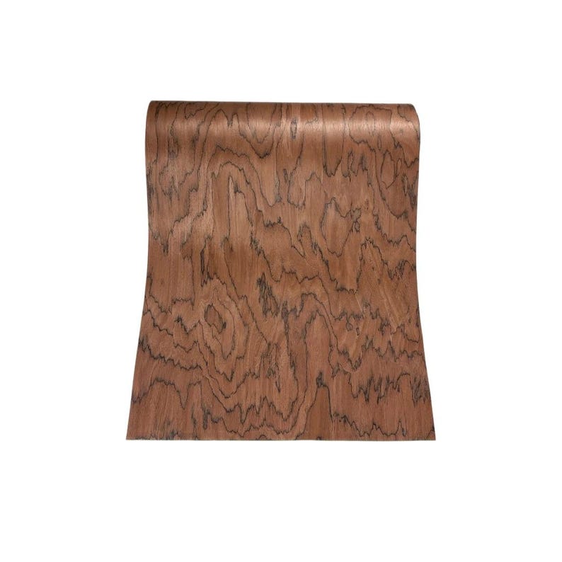 K&ouml;nnte beinhalten: Ein gebogenes Holzpaneel mit einer satten, braunen Farbe und dunklen, wirbelnden Maserungsmustern. Das Holz scheint aus einem St&uuml;ck zu bestehen und hat eine glatte, polierte Oberfl&auml;che. Die Form des Paneels deutet darauf hin, dass es Teil einer Stuhllehne sein k&ouml;nnte.
