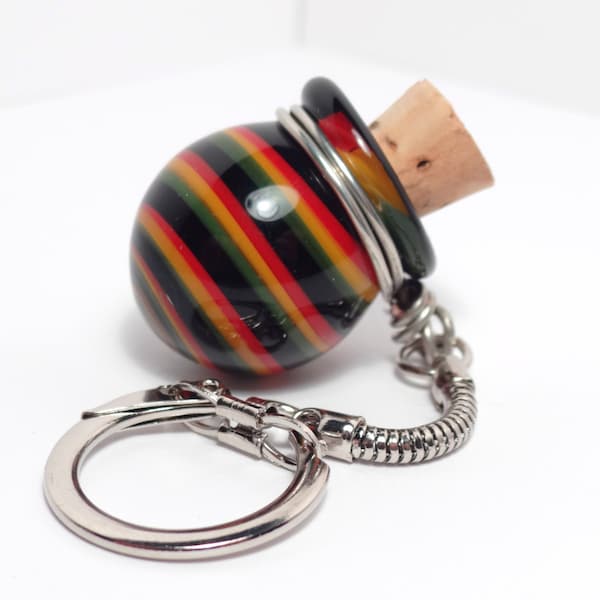 Petit porte-clés en verre - Rayures rasta