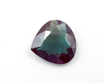 Gema de alejandrita facetada en forma de corazón, 5,30 ct, 13 x 13 x 4,5 mm