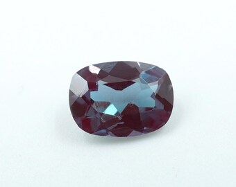 Alexandriet edelsteen, gefacetteerd kussengeslepen (0,60 kt, 6,5 x 4,5 mm)