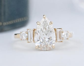 Anillo de compromiso de cinco piedras con diamantes cultivados en laboratorio talla pera / Anillo nupcial con diamantes CVD engastados con garras / Anillo de boda de oro macizo de 14 quilates / Regalo para ella