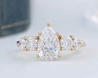 Anillo de cinco piedras con diamantes de laboratorio talla pera / Anillo con diamantes redondos laterales / Anillo de compromiso de diamantes ecológico / Anillo de oro macizo de 14 quilates / Regalo para ella