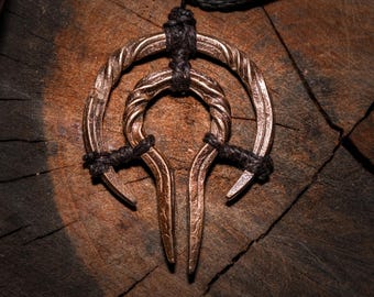 Talismano della strega in bronzo "Dicembre", manufatto in bronzo fuso e forgiato a mano.