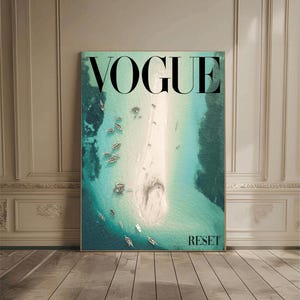 Plakat do magazynu "Vintage Old Money Aesthetic Magazine" z nadmorskimi fotografiami modowymi (pobranie cyfrowe)