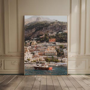 Impresión de Positano con dinero antiguo, arte mural costero de yate de lujo, estilo fotográfico de Slim Aarons, póster de yates, estética elegante de dinero antiguo
