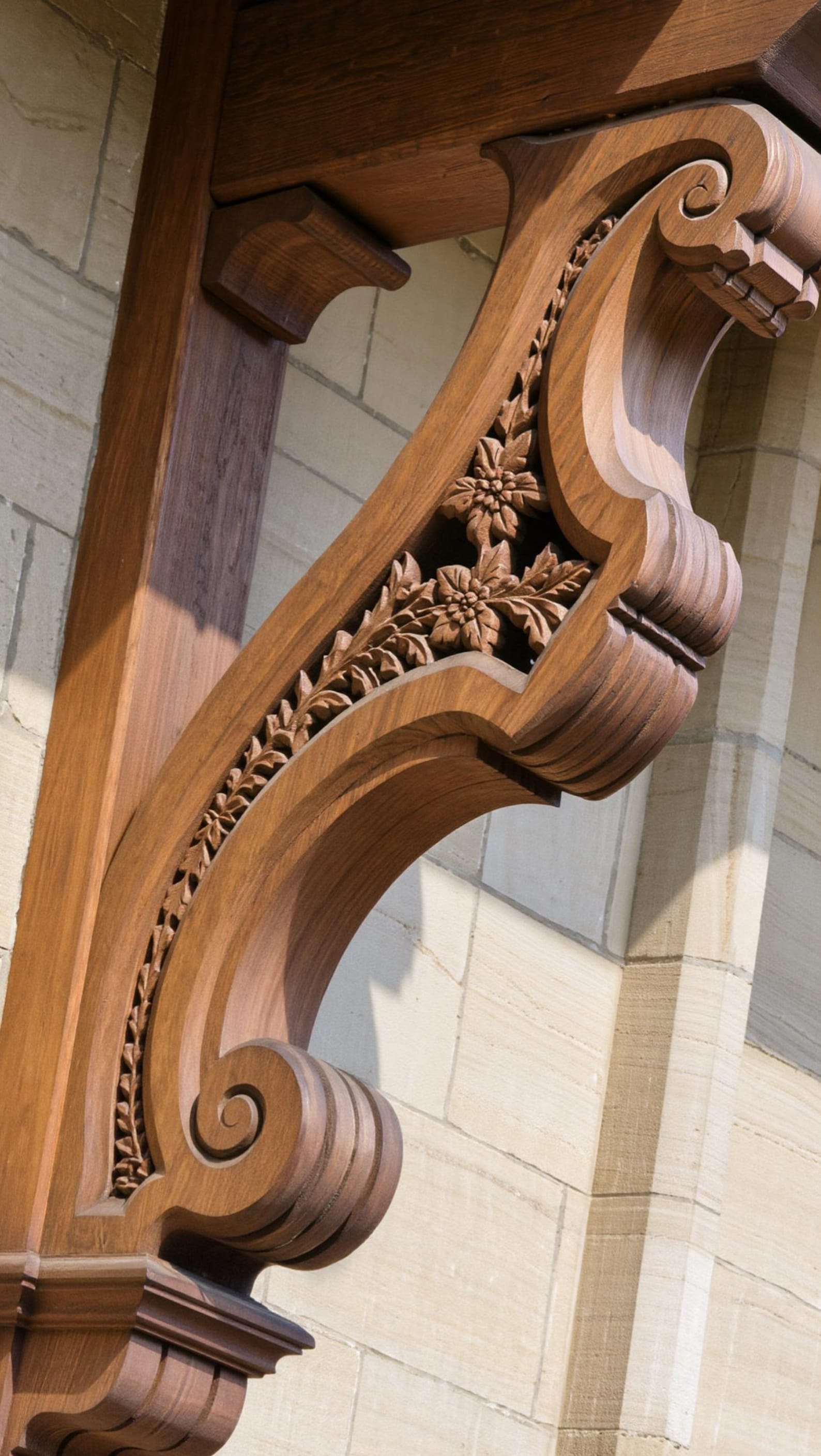Antique Style Handcrafted Wooden Corbel Support for Architecture