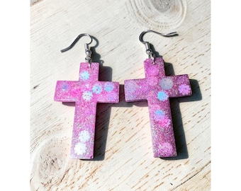 Handgemaakte roze glitter kruisoorbellen