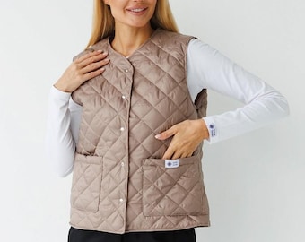 Women’s Medical Quilted Vest, Lightweight Sleeveless Work Jacket, Puffer Vest for Nurses & Beauty Pros