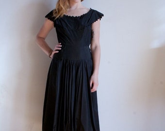 BLACK TAFFETA GOWN 1950s Party Dress - Small