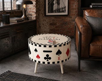 Handgemaakt eikenhouten bijzettafeltje voor speelkaarten van Ivankart – Rond pokernachtkastje met lade, ontwerp met kaartsymbolen, meubelstuk voor de speelkamer