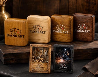 Houten speelkaartendozen met gelimiteerde editie decks, een verzamelbare pokerset als cadeau voor kaartliefhebbers.