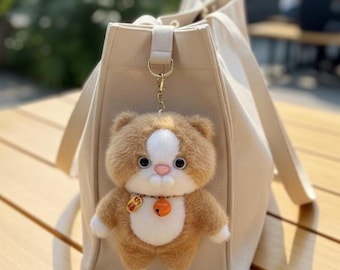 ふわふわ猫のキーホルダー：刺繍入りの豪華なフェイクファーの猫、戦士