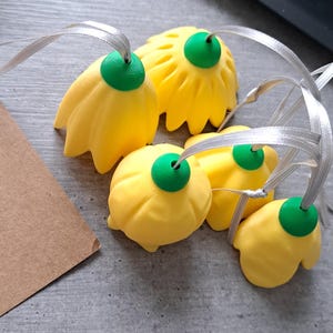 3D-printed spring flowers for hanging, made from PLA filament image 10