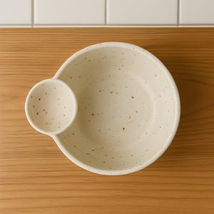 Ręcznie robiona ceramiczna miska do chipsów i dipów | Mała miska do serwowania przekąsek | Ceramiczna miska na przystawki | Dekoracja stołu imprezowego | Wyjątkowy prezent na parapetówkę