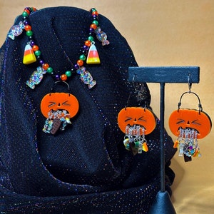 Boucles d&#39;oreilles/collier acryliques pendantes gueule de bois d&#39;Halloween