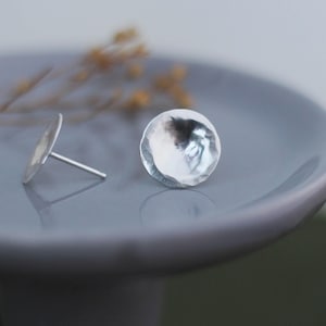 Hammered silver circle studs, minimalist earrings, round stud earrings, posts, sterling silver discs earrings, handmade earrings