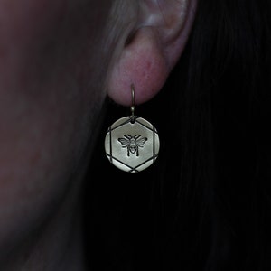 Bee earrings in round brass, hand stamped