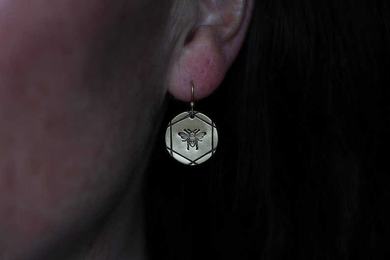 Bee earrings in round brass, hand stamped