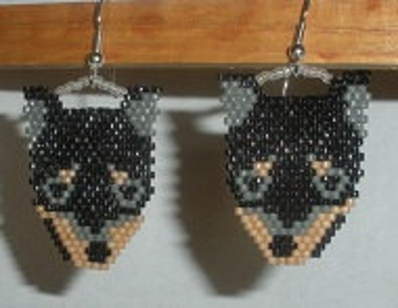 BEADING PATTERN black and tan dog for earrings or charm image 1