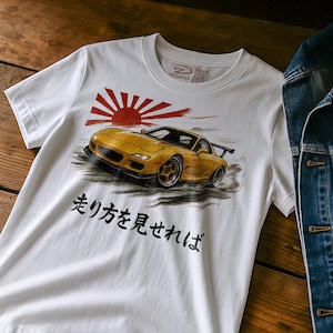Camiseta JDM Mazda RX-7 FD: arte de coche sumi-e japonés • Gráfico único en la parte delantera y trasera