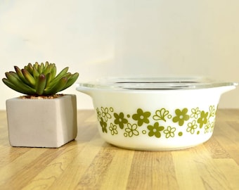 Pyrex 750 ML or 1 1/2 Pint #472 Casserole Dish in the Popular Spring Blossom Crazy Daisy Pattern