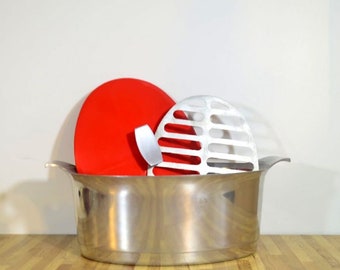 Midcentury Griswold Aluminum Covered Enamel Lid Oval Roaster Casserole Dish Made in the USA Complete with Roasting Rack