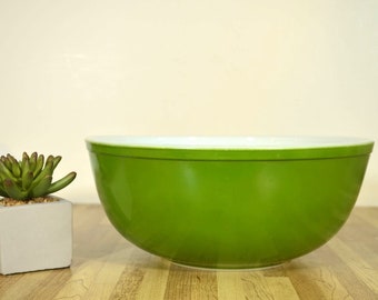 Green Verde Pyrex Nesting Mixing Bowl 404, 4 Quart, 10 1/2 Inch Diameter