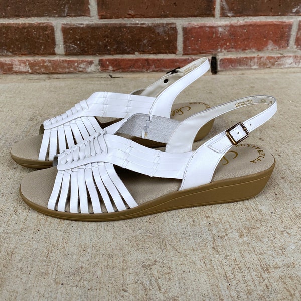 size 9 vintage 80s WHITE leather HUARACHE SANDALS wide wedges vintage flats strappy cut out peep toe woven shoes boho hippie summer festival