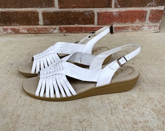 size 9 vintage 80s WHITE leather HUARACHE SANDALS wide wedges vintage flats strappy cut out peep toe woven shoes boho hippie summer festival