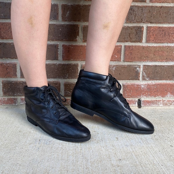 size 12 vintage 90s Black Lace Up ANKLE BOOTS flat leather quilted fall boots brogues ankle booties grunge granny winter boho witchy 42.5