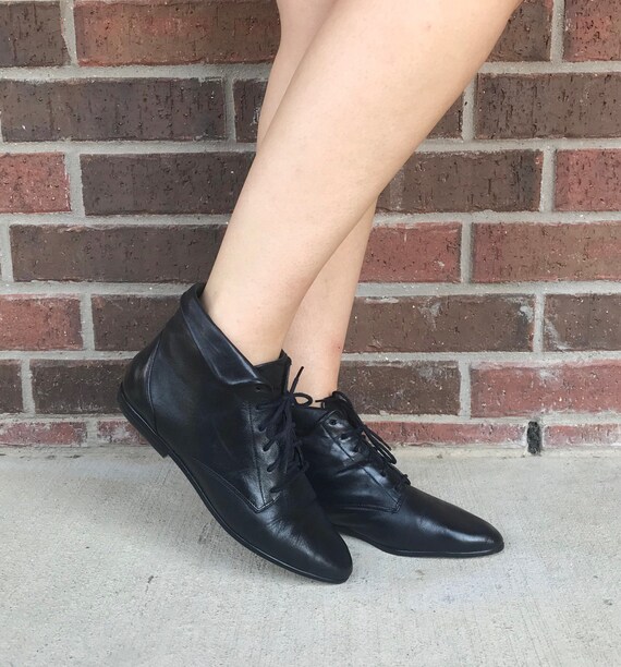 vintage 80s BLACK Lace Up ANKLE BOOTS 7 pointy ank