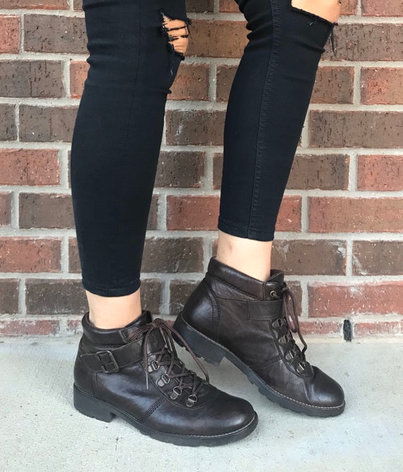 vintage 80s Dark Brown LACE UP Ankle BOOTS 7.5 buc