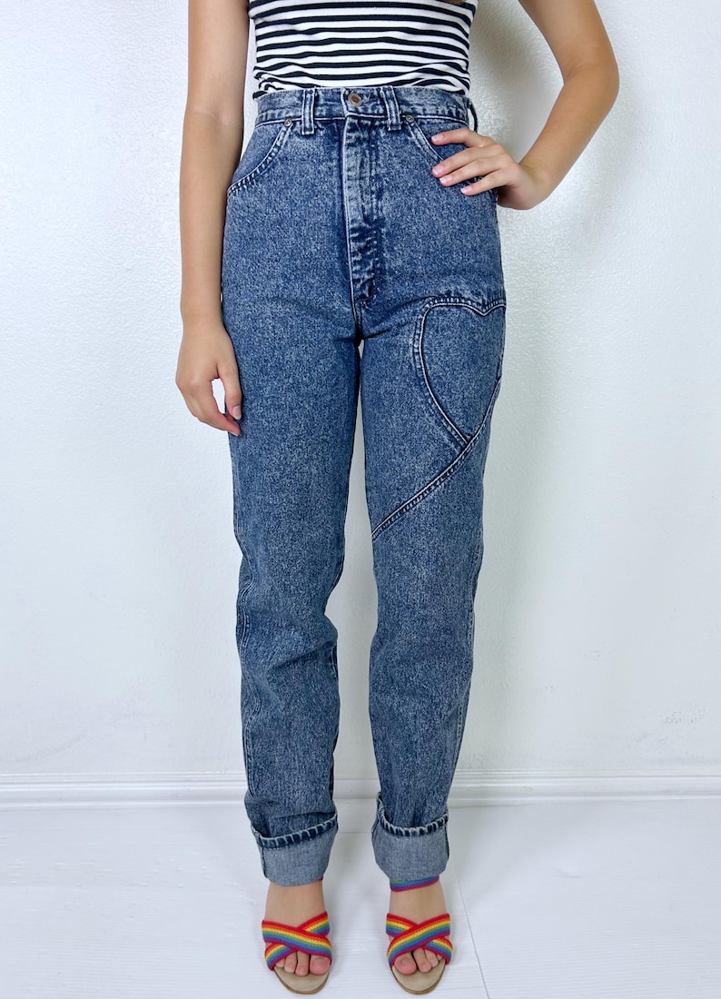 sz 24 vintage 80s HEART Acid Wash WRANGLER JEANS 25/xs tapered high waist mom jeans tall long western vintage Wrangler jeans rare med wash image 3