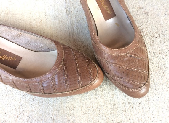 vintage 70s TAUPE LEATHER woven WEDGES 6.5 boho h… - image 5