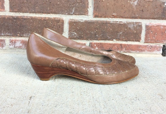 vintage 70s TAUPE LEATHER woven WEDGES 6.5 boho h… - image 1