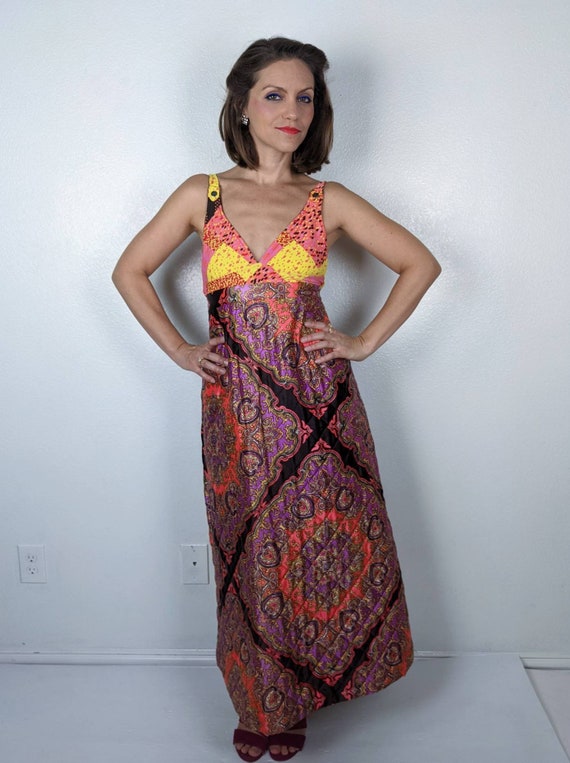 vintage 60s QUILTED mod Halter MAXI DRESS xs opul… - image 2