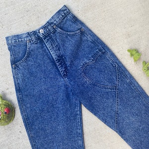 sz 24 vintage 80s HEART Acid Wash WRANGLER JEANS 25/xs tapered high waist mom jeans tall long western vintage Wrangler jeans rare med wash image 2