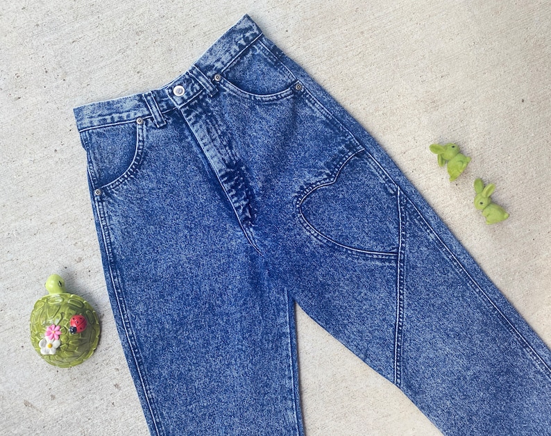 sz 24 vintage 80s HEART Acid Wash WRANGLER JEANS 25/xs tapered high waist mom jeans tall long western vintage Wrangler jeans rare med wash image 2