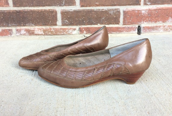 vintage 70s TAUPE LEATHER woven WEDGES 6.5 boho h… - image 3