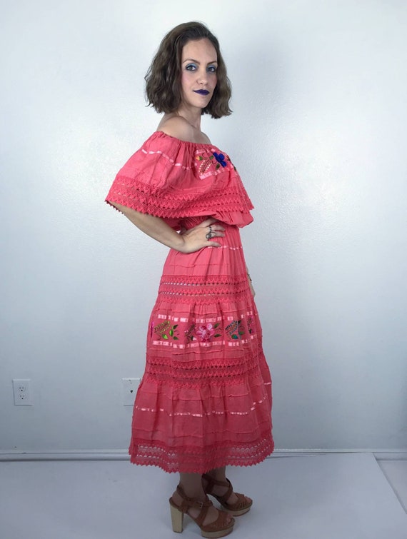 vintage 70s CORAL Floral EMBROIDERED Mexican Sun … - image 9