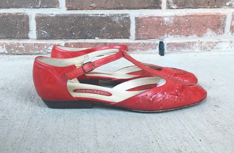 vintage 80s T-Strap CHERRY RED Polka Dot OXFORDS 7 cut out woven Italian leather 80s heels brogues boho vintage shoes pointy flats maryjanes