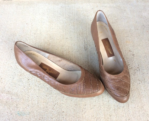 vintage 70s TAUPE LEATHER woven WEDGES 6.5 boho h… - image 2