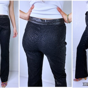 Pantalones vintage Y2K CACHE de piel sintética negra, talla 26/27/pequeña, corte acampanado, estilo motociclista, estilo rockero, de imitación de reptil, veganos y sintéticos.