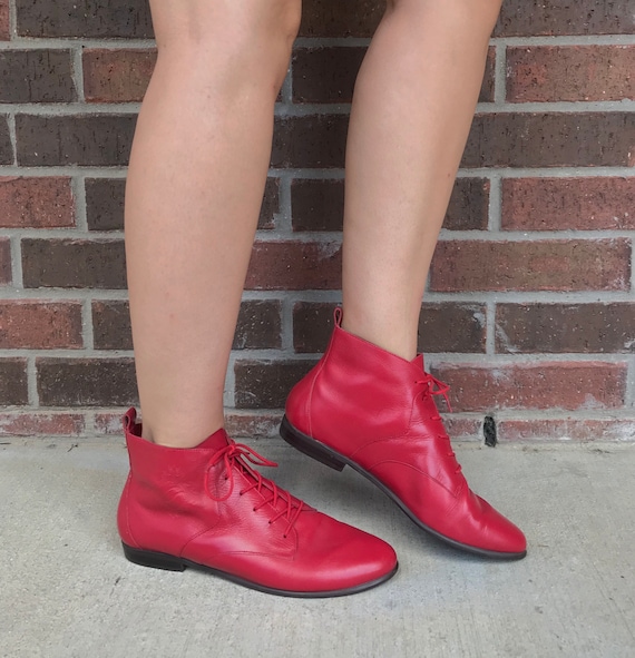 vintage 80s RED Lace Up ANKLE BOOTS 9 tooled leath