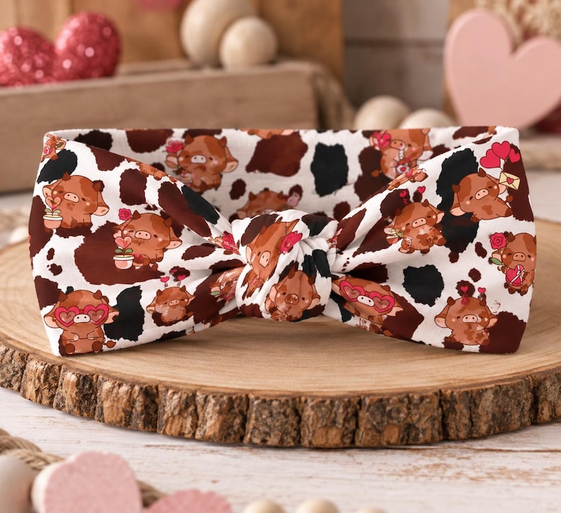 Valentine Highland Cow Seamless PNG | Cute Cow Print Pattern ...